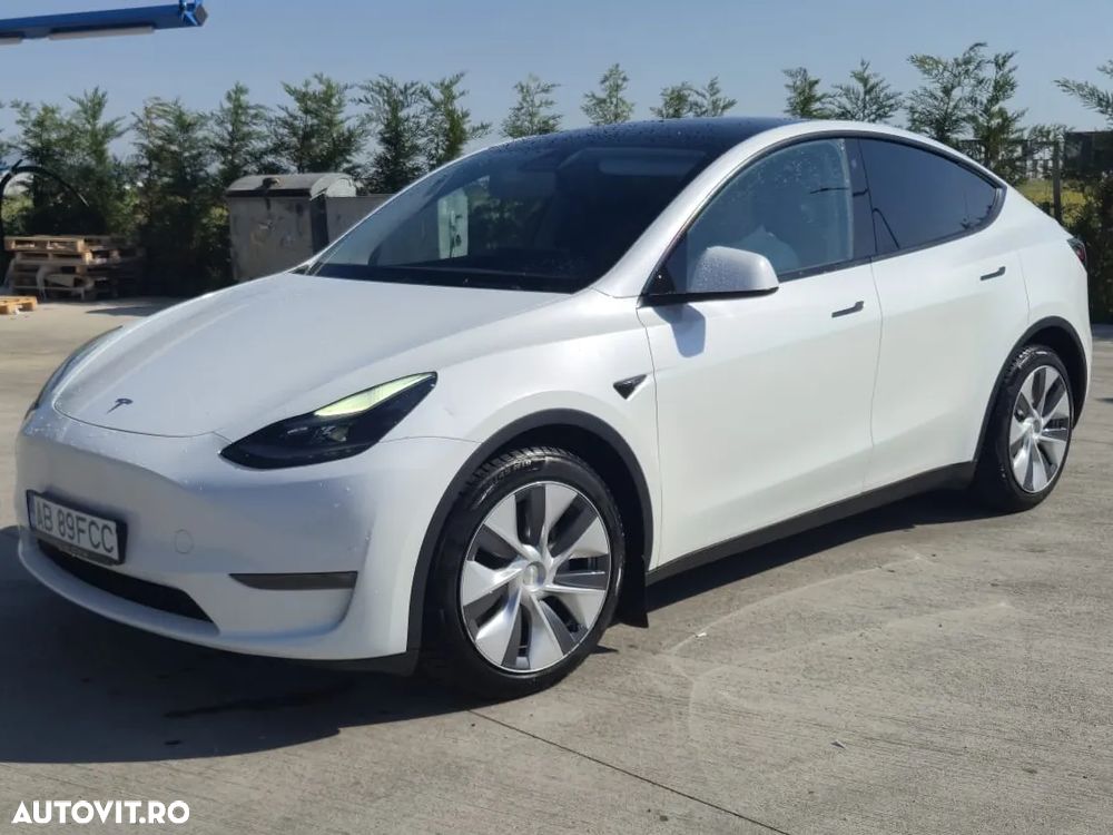 TESLA Model Y 2023