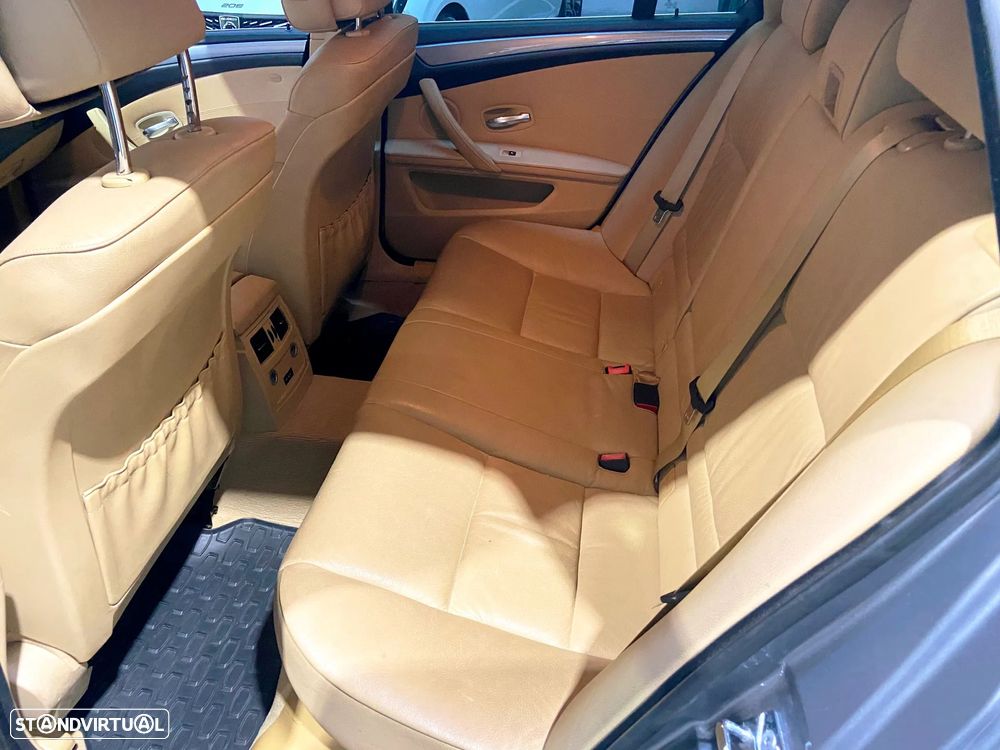 BMW 520 dA Executive - 13