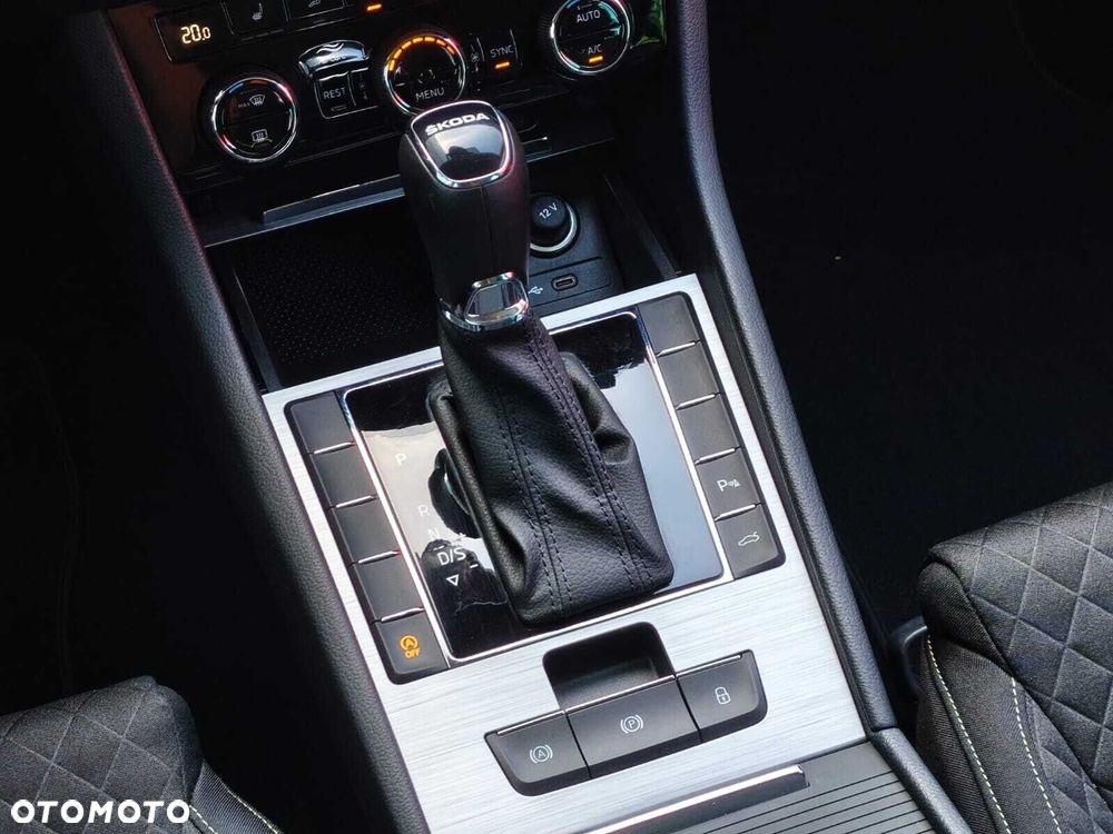 Skoda Superb 1.5 TSI Ambition DSG - 27