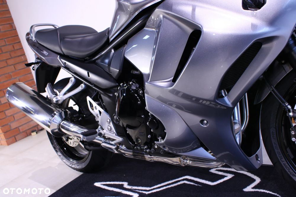 Suzuki GSX - 18