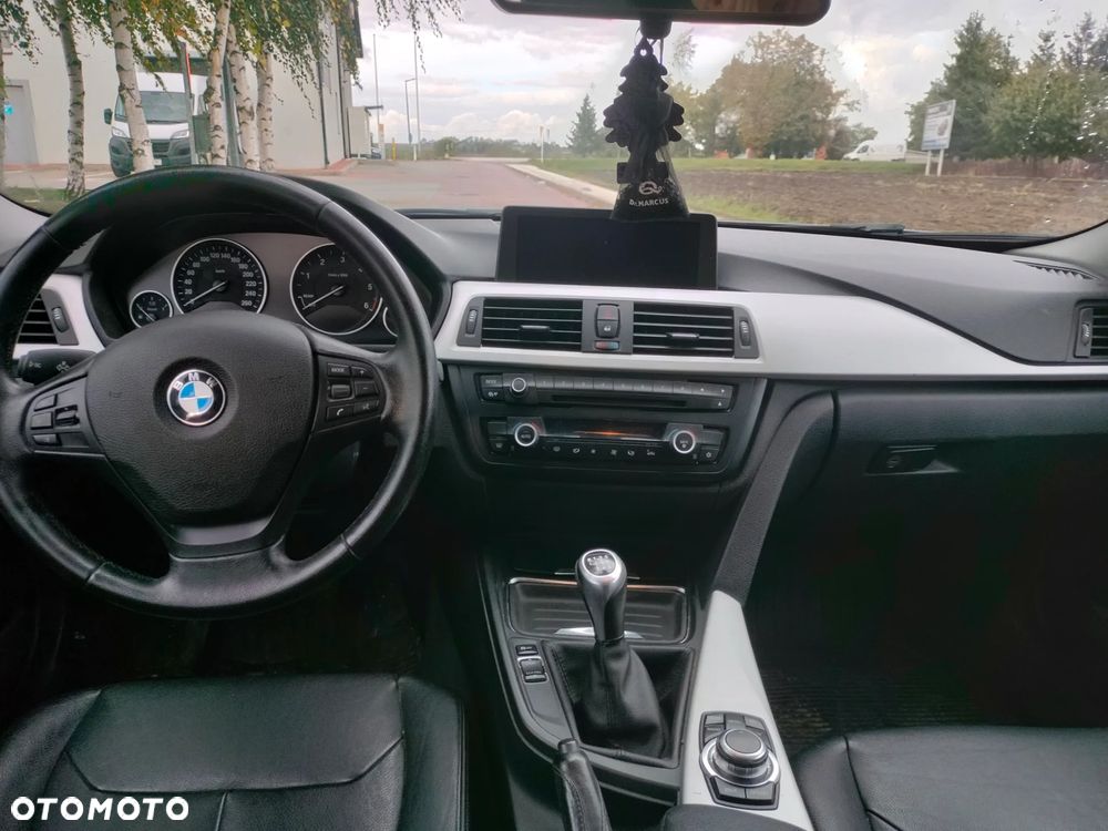 BMW Seria 3 320d - 5