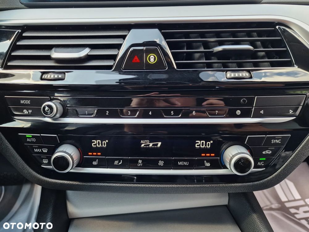 BMW Seria 5 518d - 24