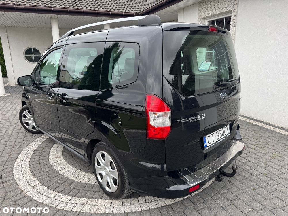 Ford Tourneo Courier 1.0 EcoBoost S&S Titanium - 4