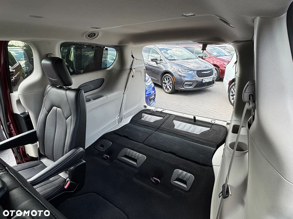 Chrysler Pacifica - 23