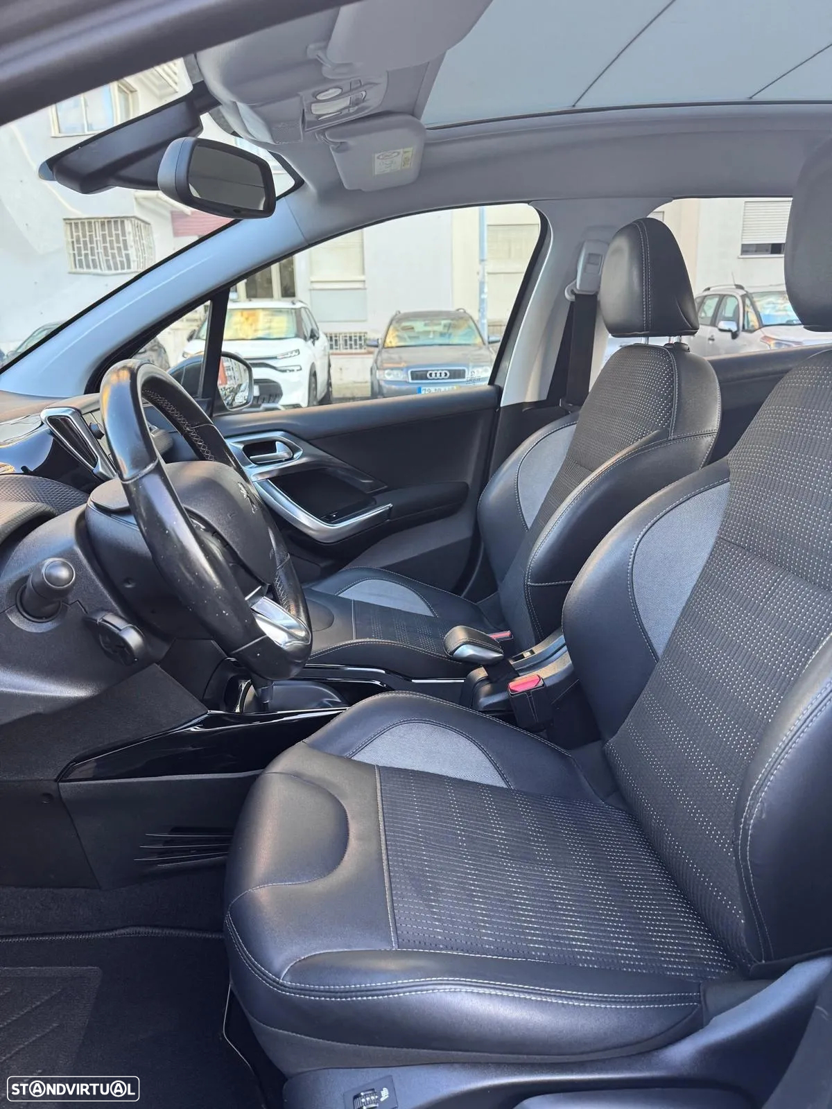 Peugeot 2008 1.2 PureTech Allure EAT6 - 16