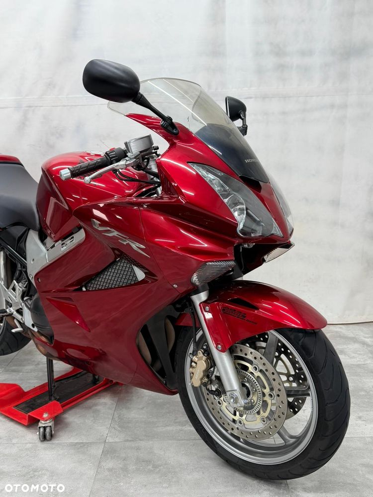Honda VFR - 8