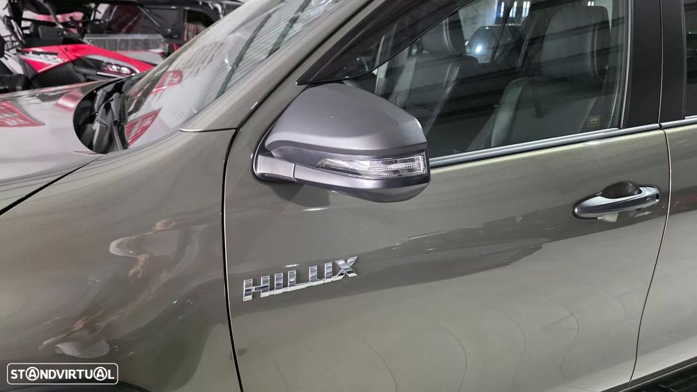 Toyota Hilux 2.8 D-4D 4WD GR Sport II - 29