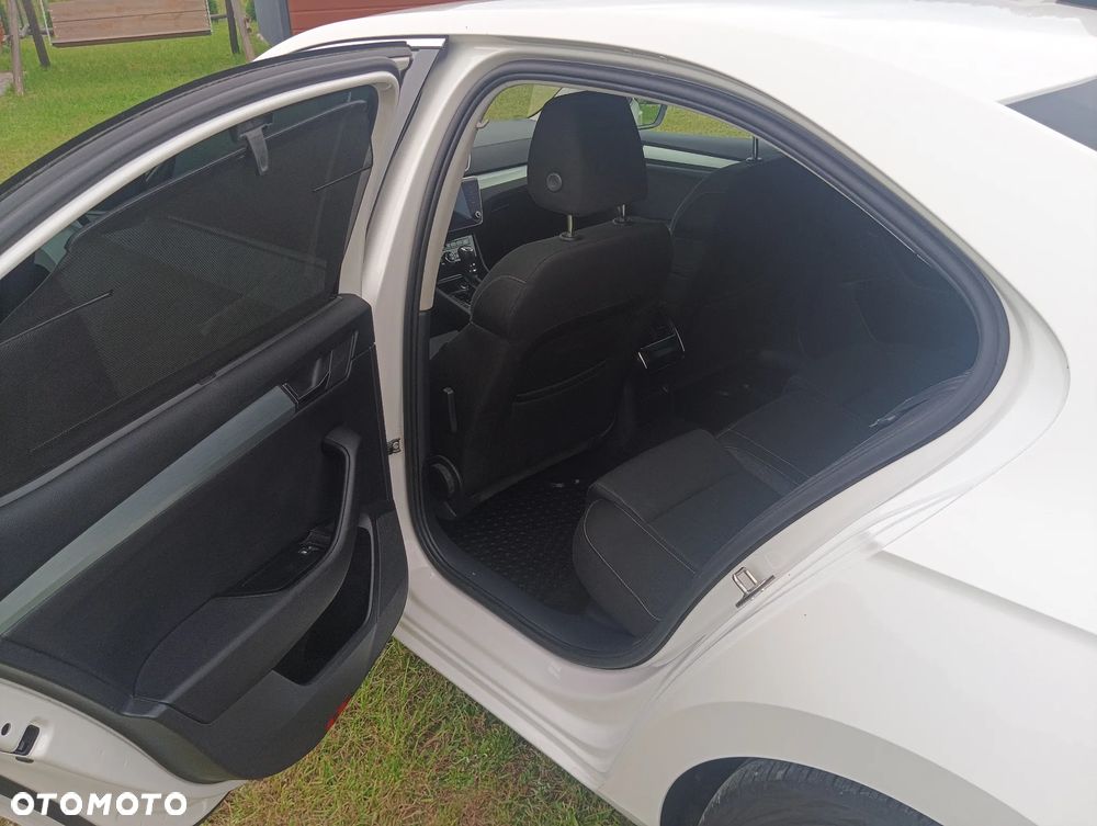Skoda Superb 2.0 TDI Ambition DSG - 14