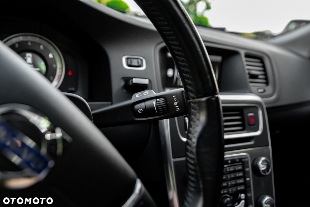 Volvo V60 T6 AWD Geartronic Summum - 34