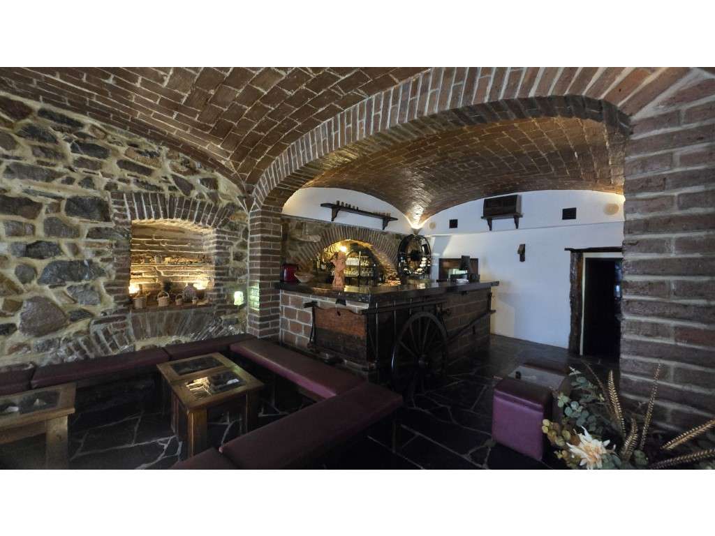 Moradia T3, com Restaurante no R/C, muito perto de Évora - Grande imagem: 2/26