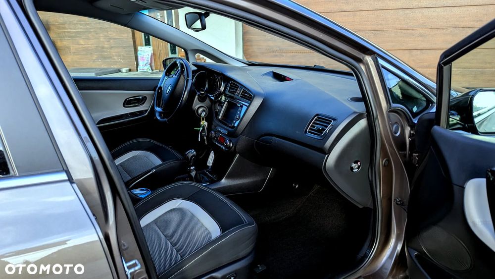 Kia Ceed 1.6 GDI ISG Dream-Team Edition - 10