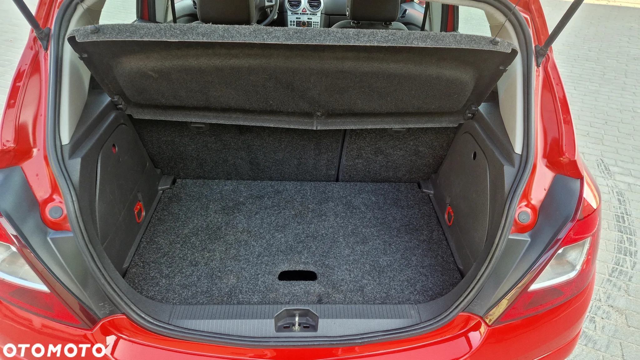 Opel Corsa 1.4 16V Cosmo - 24