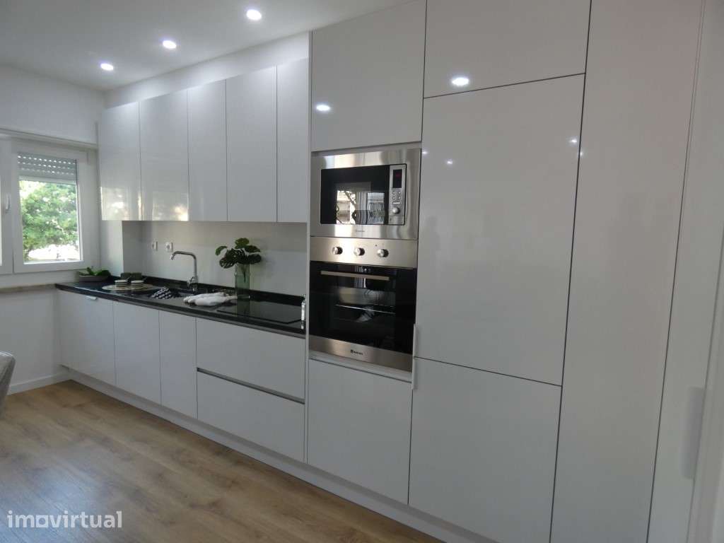 Apartamento T3 Renovado em Benfica | Excelente Localização | - Grande imagem: 2/31