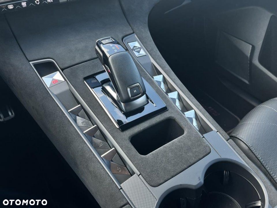 DS Automobiles DS 7 Crossback - 24