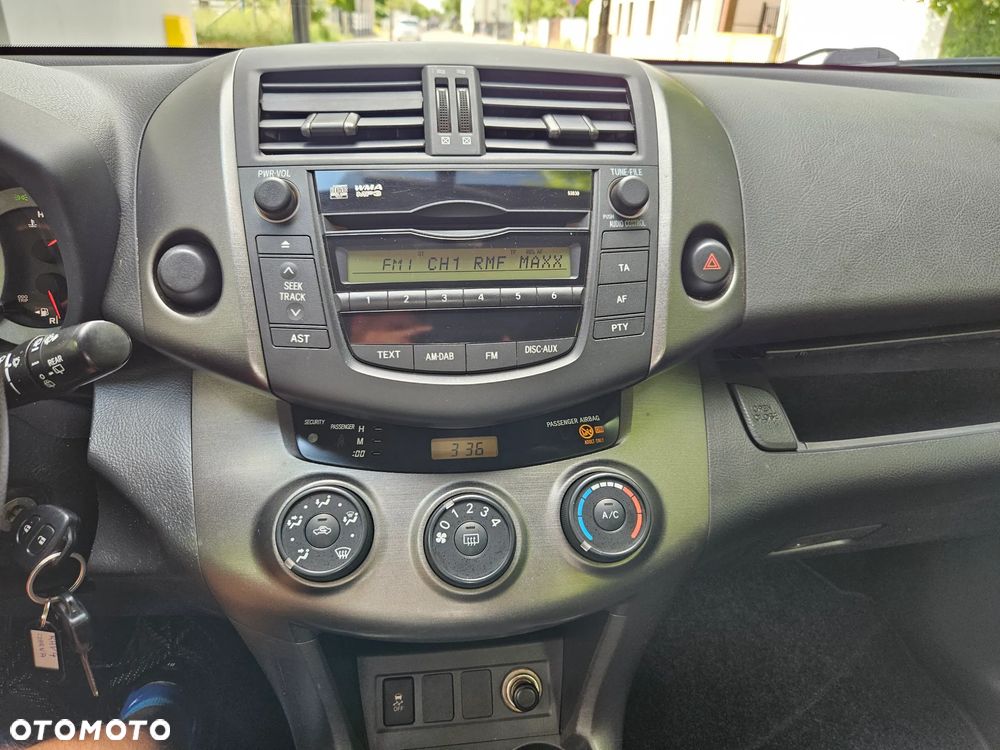 Toyota RAV4 2.0 VVT-i Premium - 17