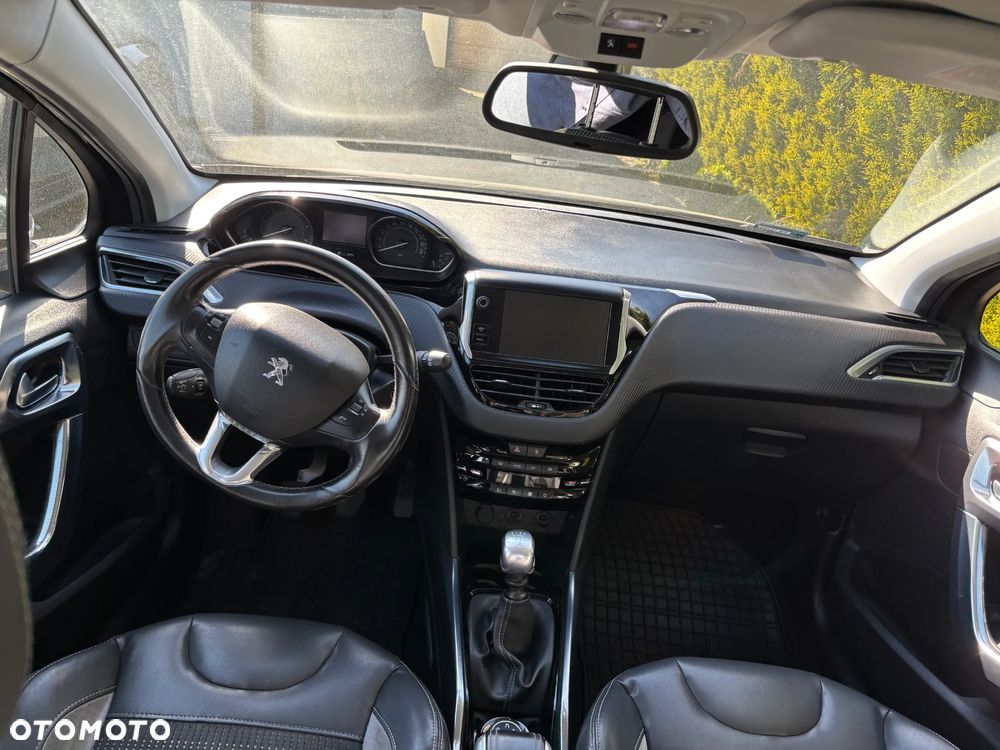 Peugeot 2008 1.6 e-HDi Allure S&S - 9