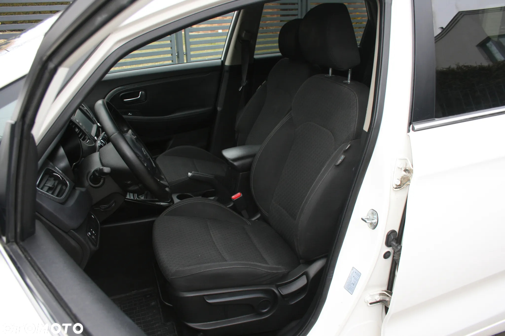 Kia Carens 1.6 GDI S 7os EU6 - 11