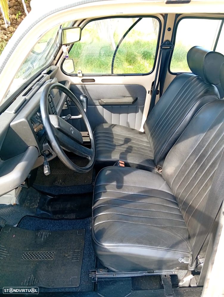 Renault 4 - 8
