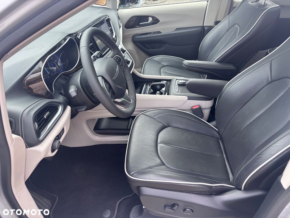 Chrysler Pacifica - 13