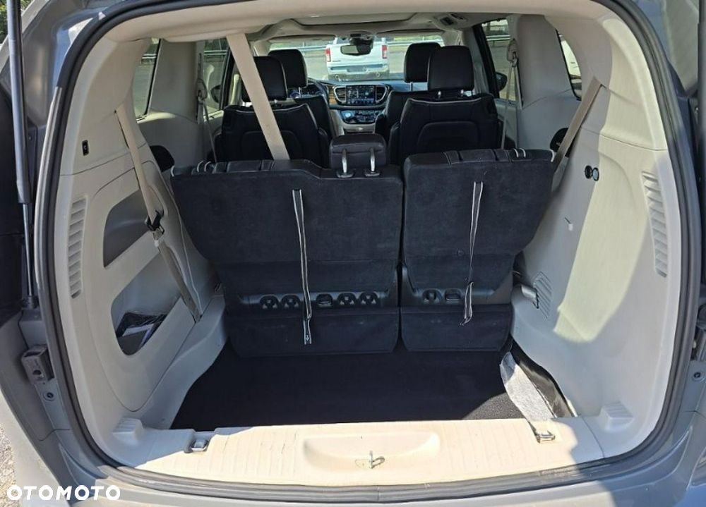 Chrysler Pacifica - 11