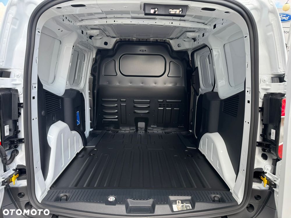 Ford Transit Courier - 15