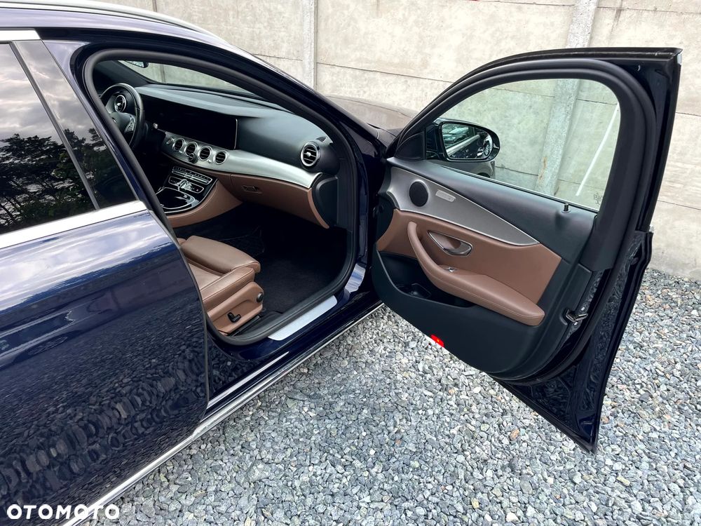 Mercedes-Benz Klasa E 220 d 4Matic 9G-TRONIC Avantgarde - 26