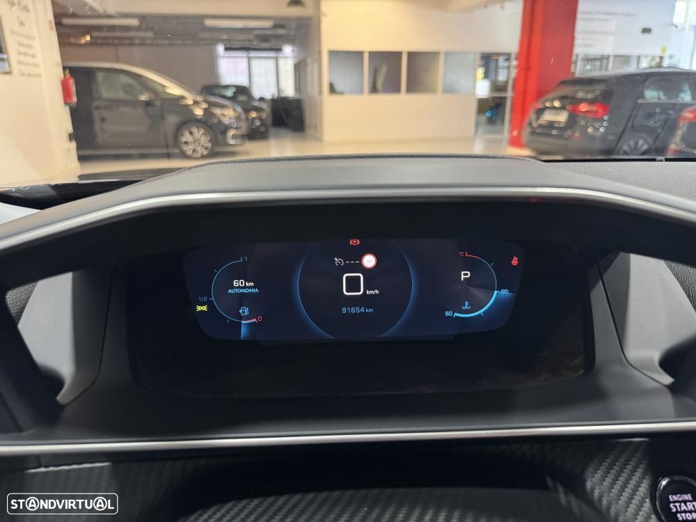 Peugeot 2008 1.2 PureTech Allure EAT8 - 28