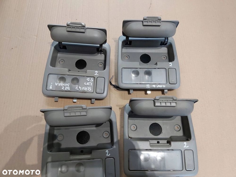 Toyota Rav4 II lampka podsufitki schowek panel - 3