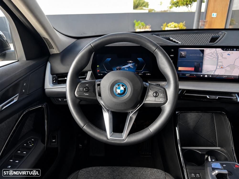 BMW iX2 eDrive20 — fotografia 17