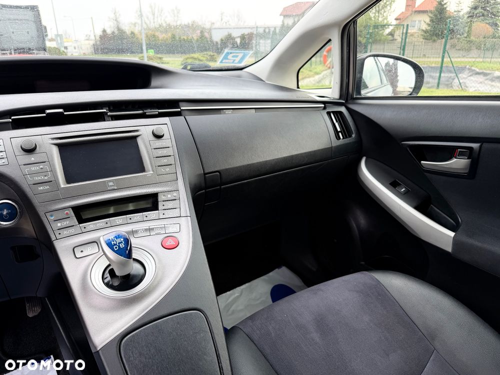 Toyota Prius 1.8 HSD Premium - 13