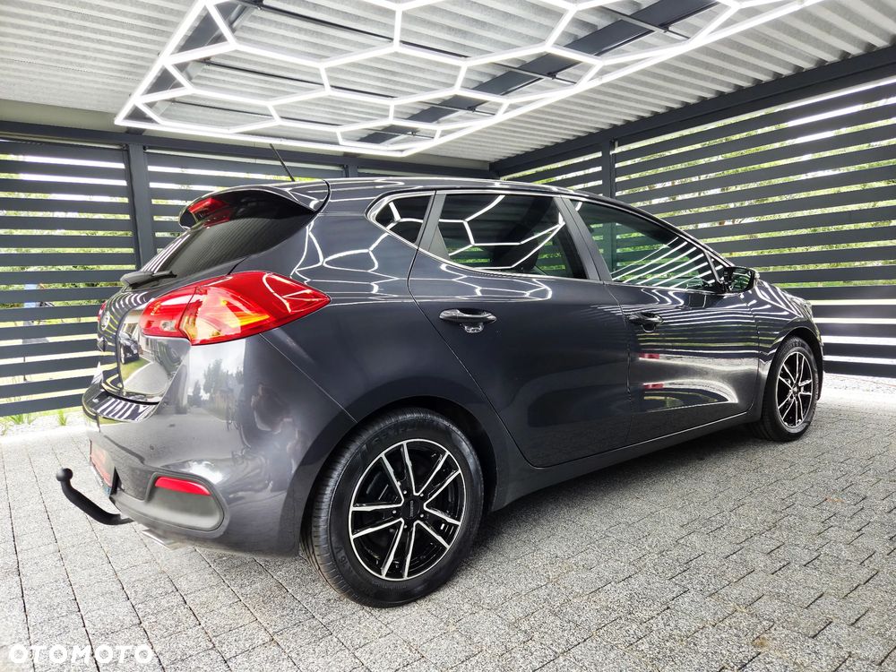Kia Ceed 1.6 GDI Dream Team Edition - 3