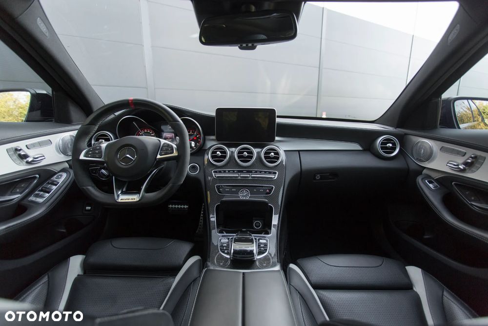 Mercedes-Benz Klasa C AMG 63 S AMG Speedshift 7G-MCT - 32