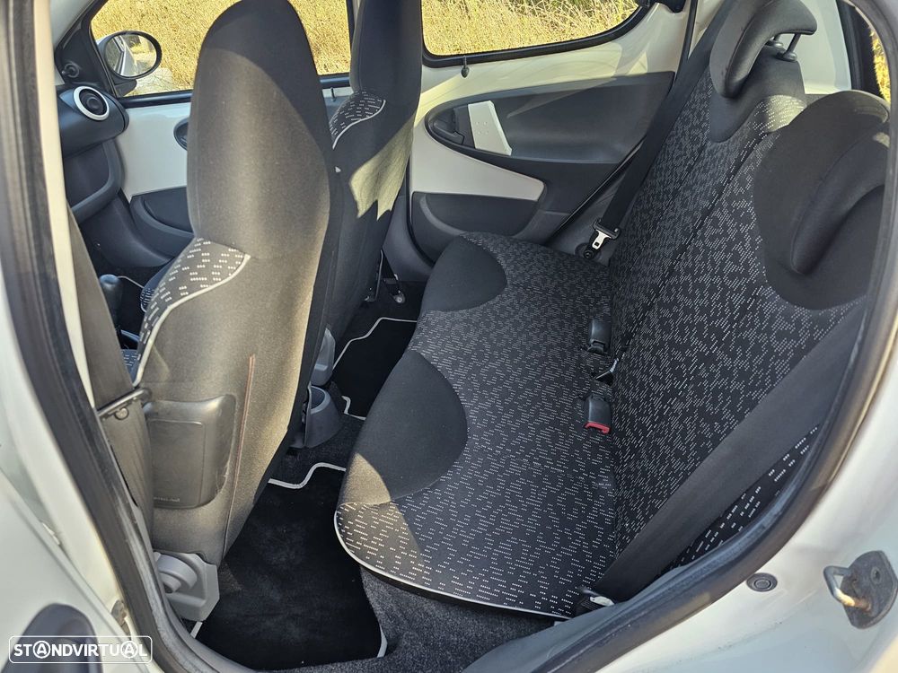Peugeot 107 1.0 Urban - 9