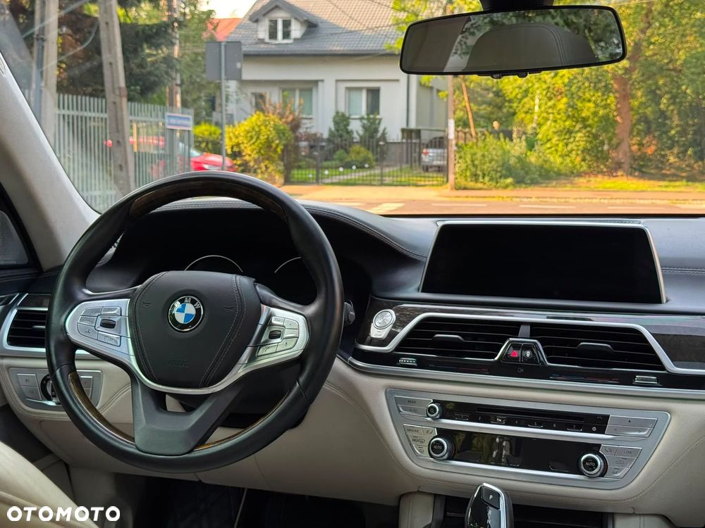 BMW Seria 7 750Li xDrive - 16