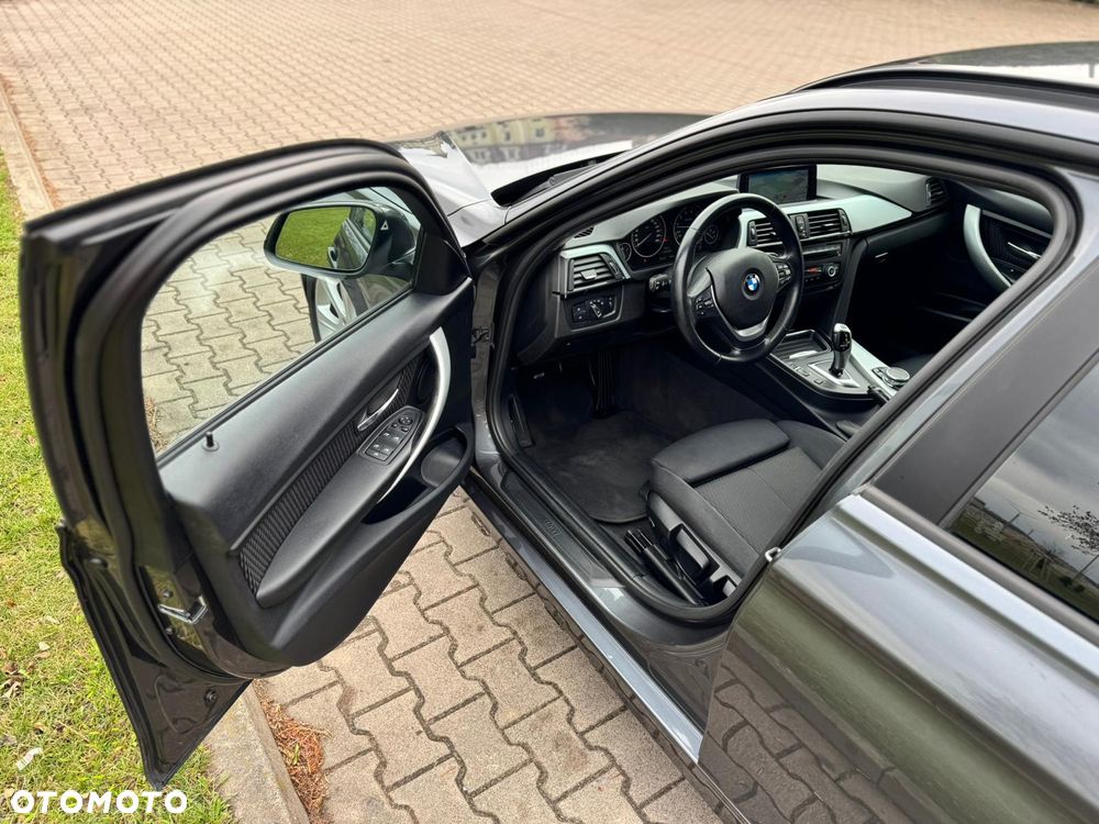 BMW Seria 3 320i Sport-Aut Sport Line - 11