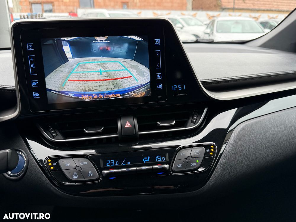 Toyota C-HR Hybrid Style Selection - 5