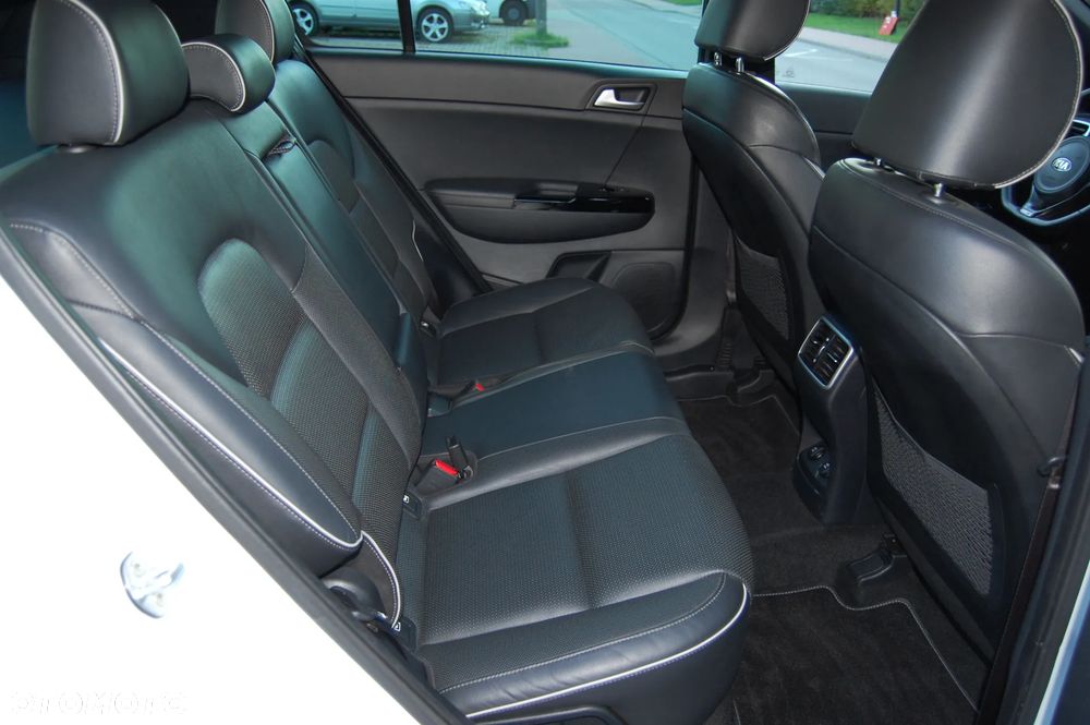 Kia Sportage 2,0 CRDI AWD GT Line - 31