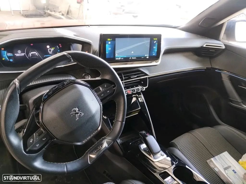 Peugeot e-2008 50 kWh GT - 4