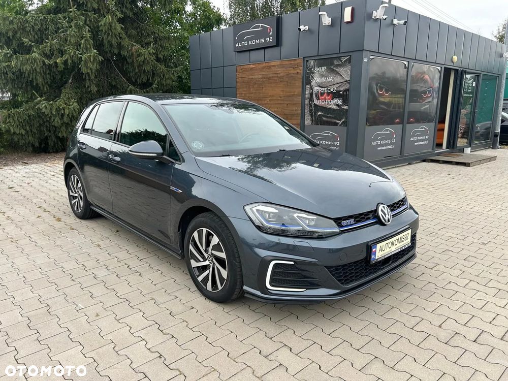 Volkswagen Golf - 2