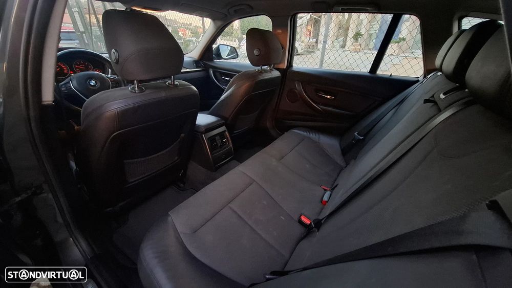 BMW 318 d Line Sport - 24