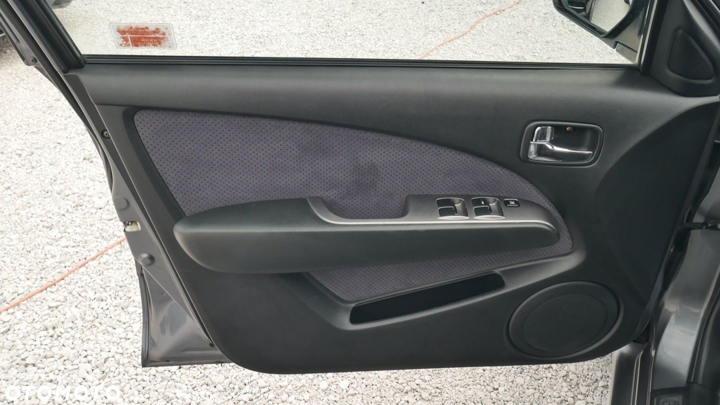 Mitsubishi Outlander - 10