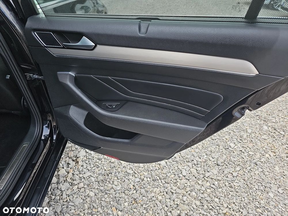 Volkswagen Passat 2.0 TDI 4Mot Elegance DSG - 23