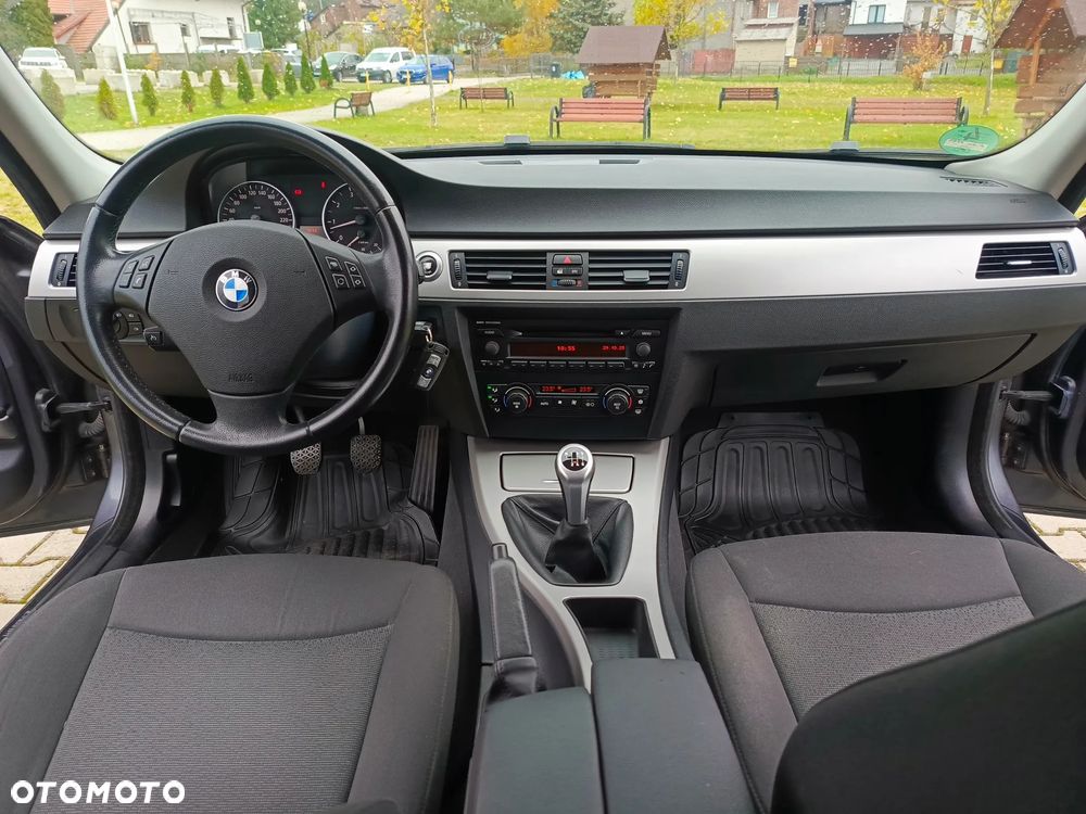BMW Seria 3 318i - 22
