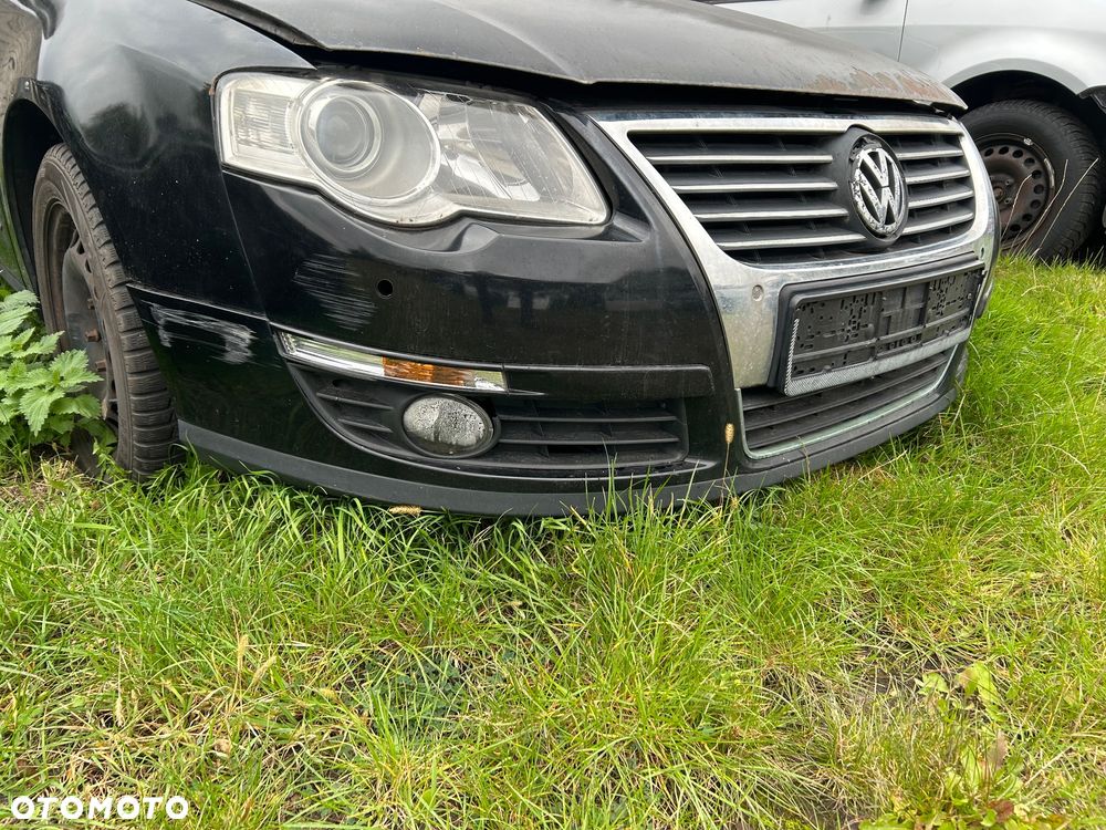 Zderzak przedni VW Passat B6 L041 z grillem - 2