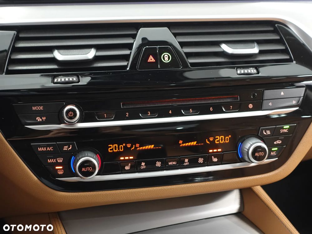 BMW Seria 5 520d xDrive Luxury Line - 31