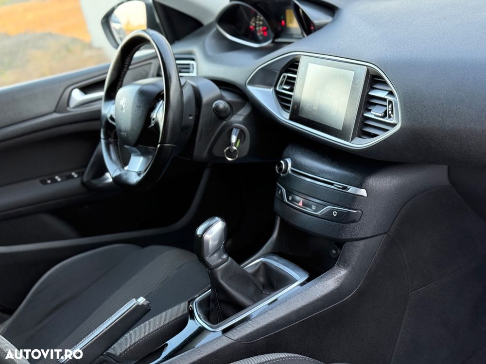 Peugeot 308 1.2 L PureTech Turbo Active - 6