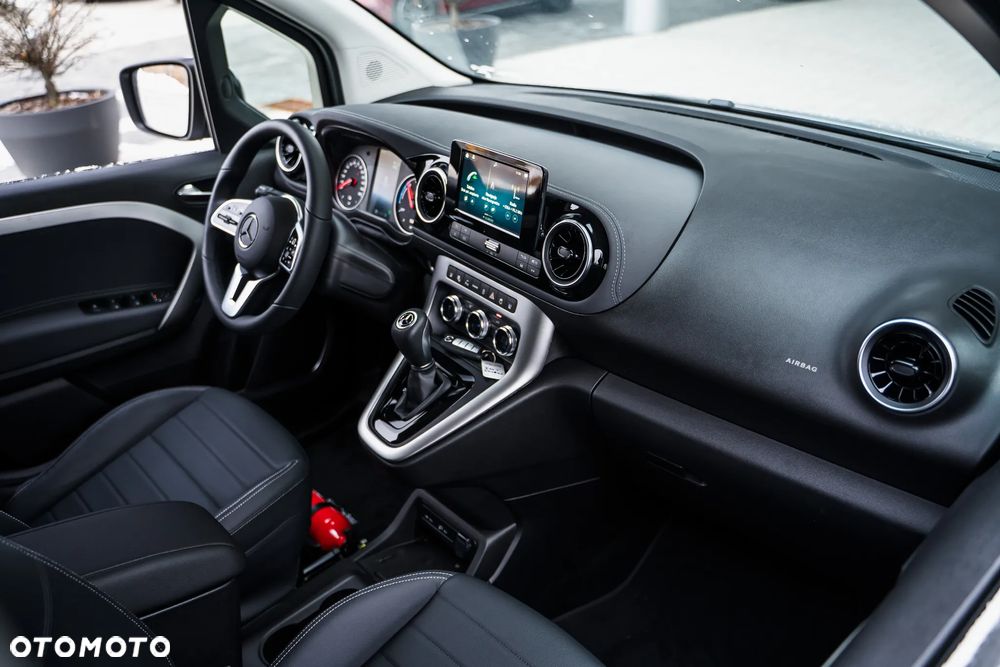 Mercedes-Benz EQT - 12