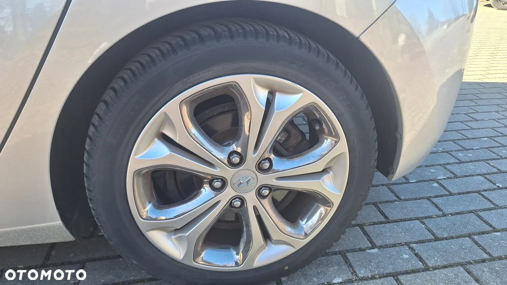 Hyundai i30 blue 1.6 CRDi Premium - 14