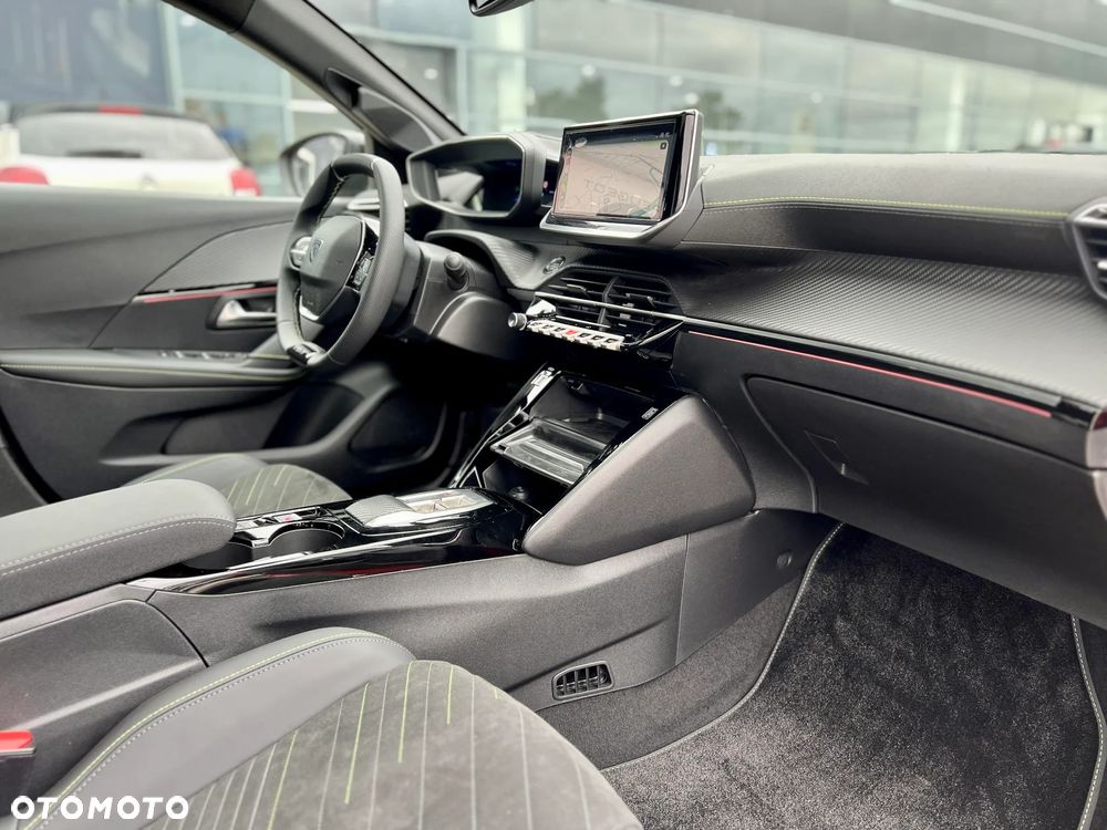 Peugeot 208 1.2 mHEV GT - 10