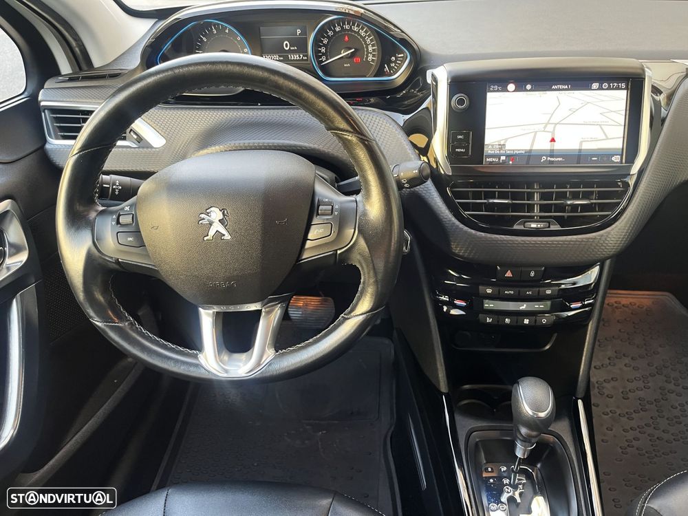 Peugeot 2008 1.2 PureTech Allure EAT6 - 25